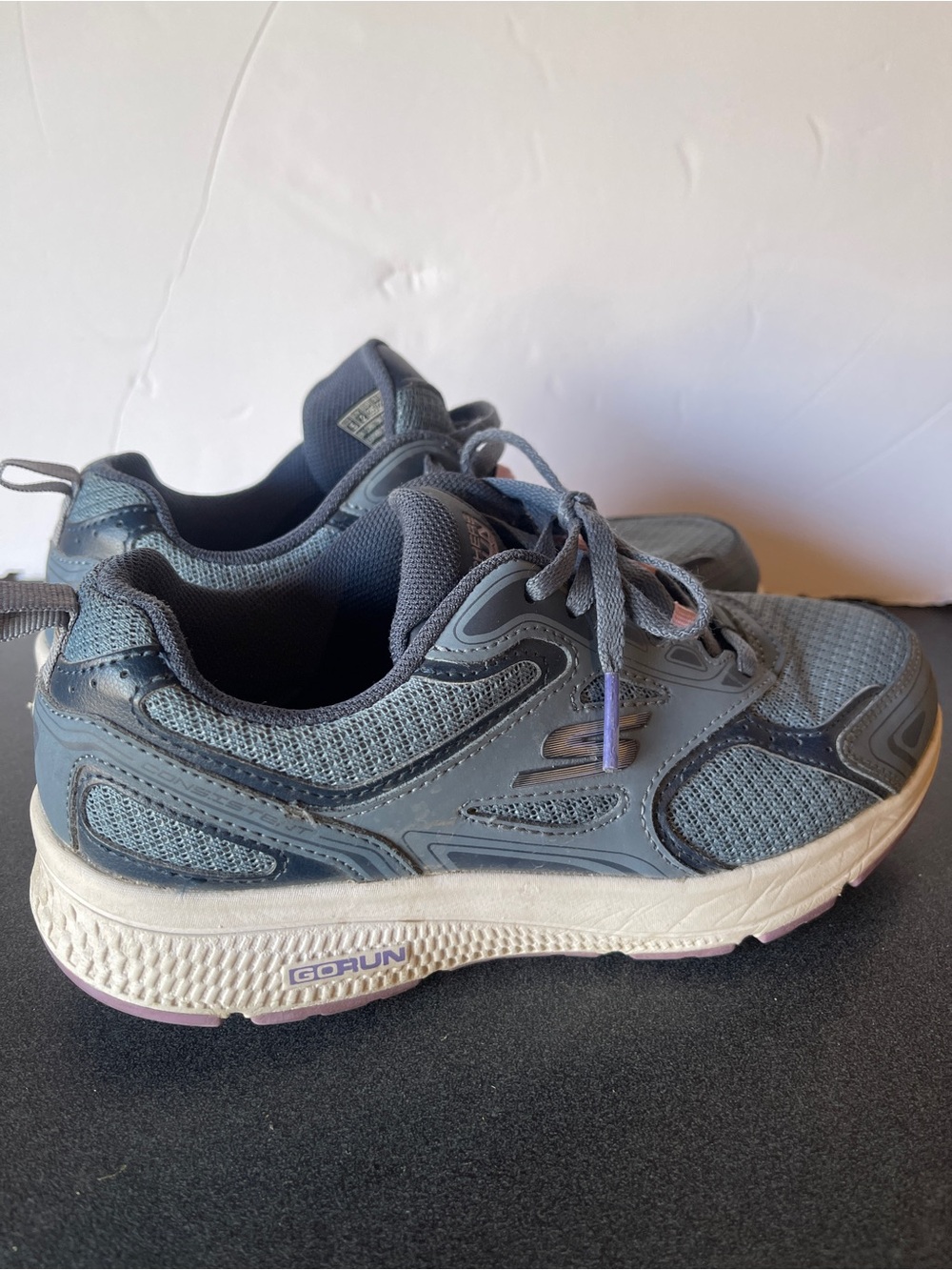 Skechers Women’s GO Run Athletic Sneakers size 5